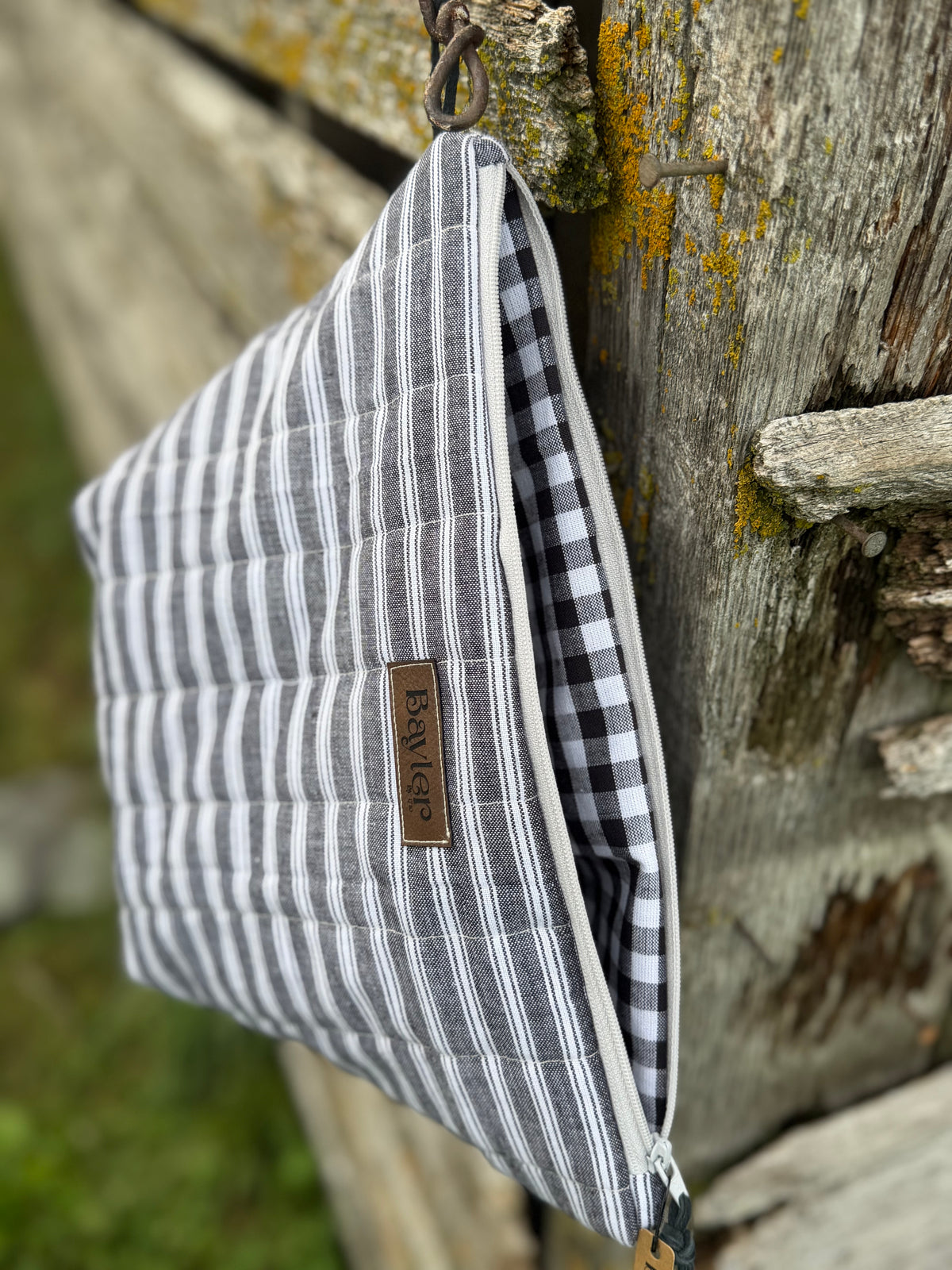 Graphite Stripe Medium Pouch
