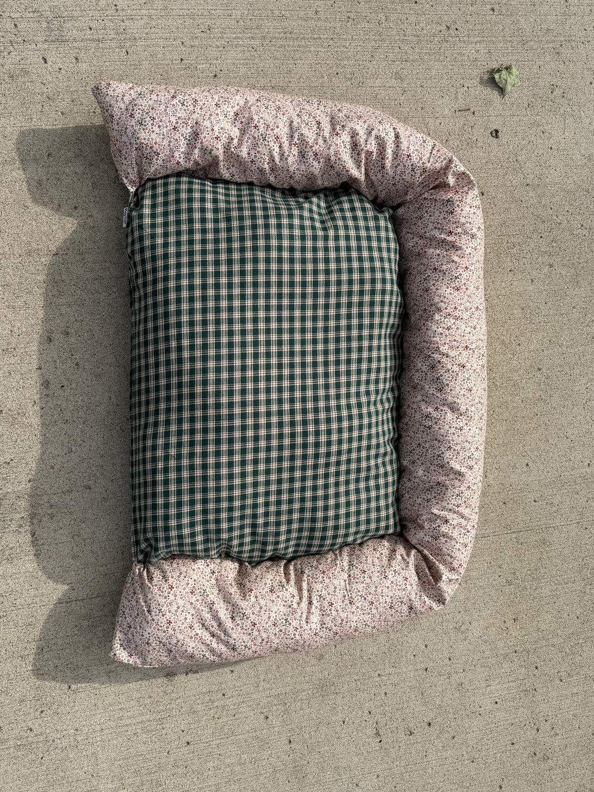 Flower Flannel Medium Dog Bed