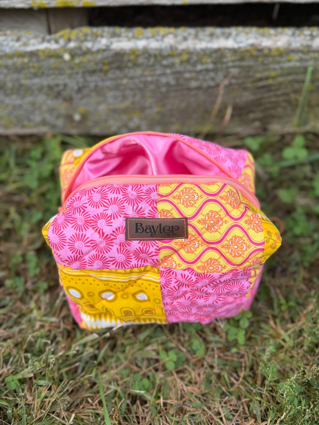 Kauai Puffer Medium Pouch