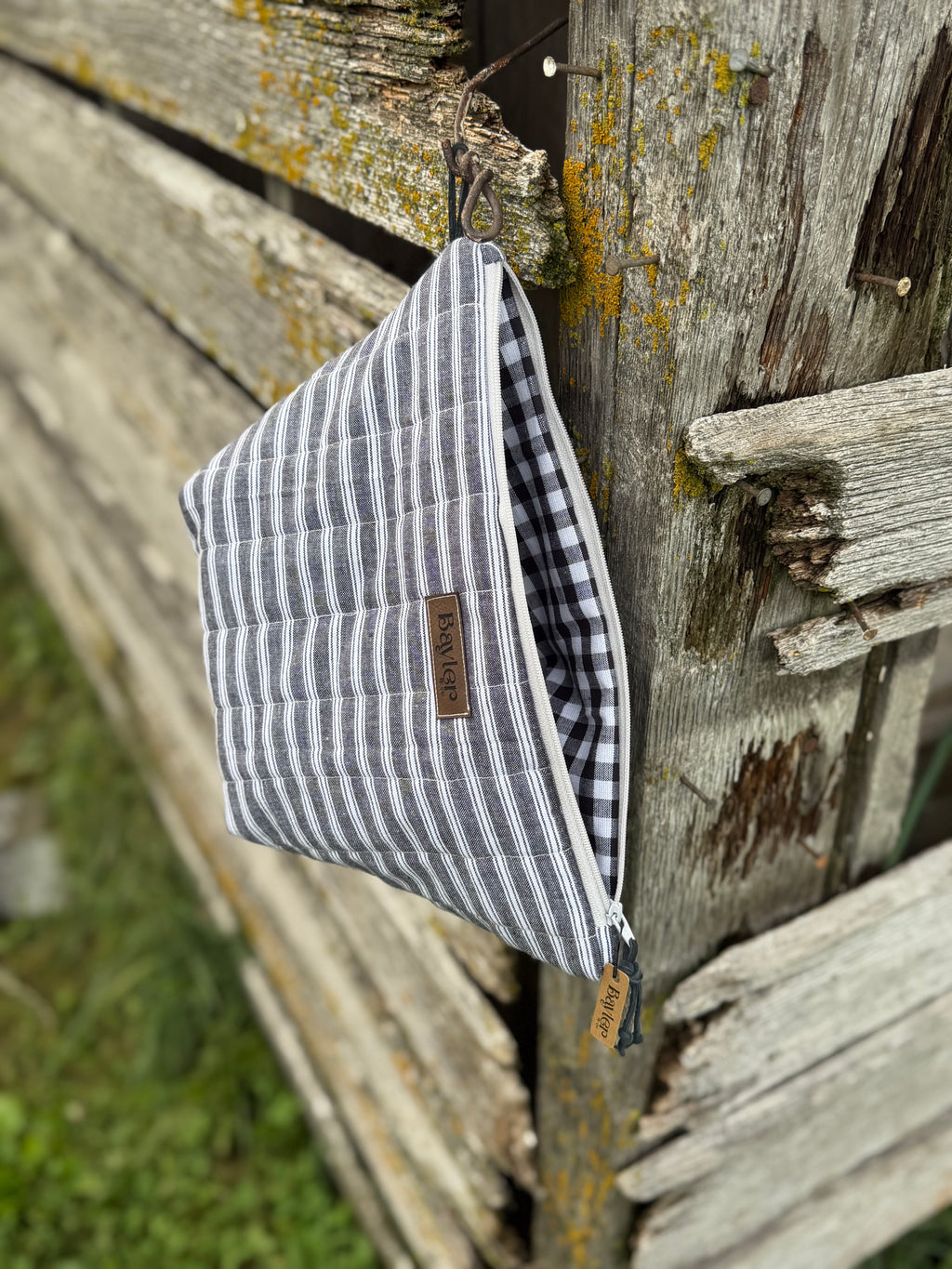 Graphite Stripe Medium Pouch